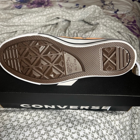 Brand new never worn, women’s size 7 converse running shoes. - Picture 3 of 4